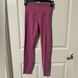 Vuori all the feels leggings in claret